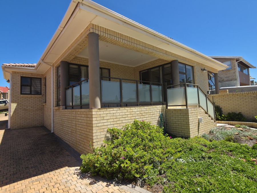 3 Bedroom Property for Sale in Wavecrest Eastern Cape
